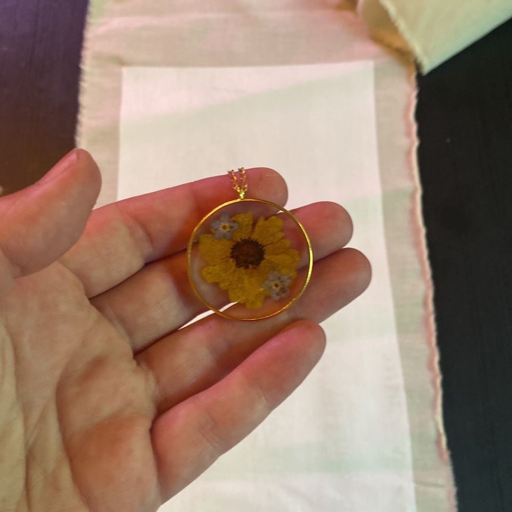 Sunflower and forget me not necklace - Picture 3 of 3